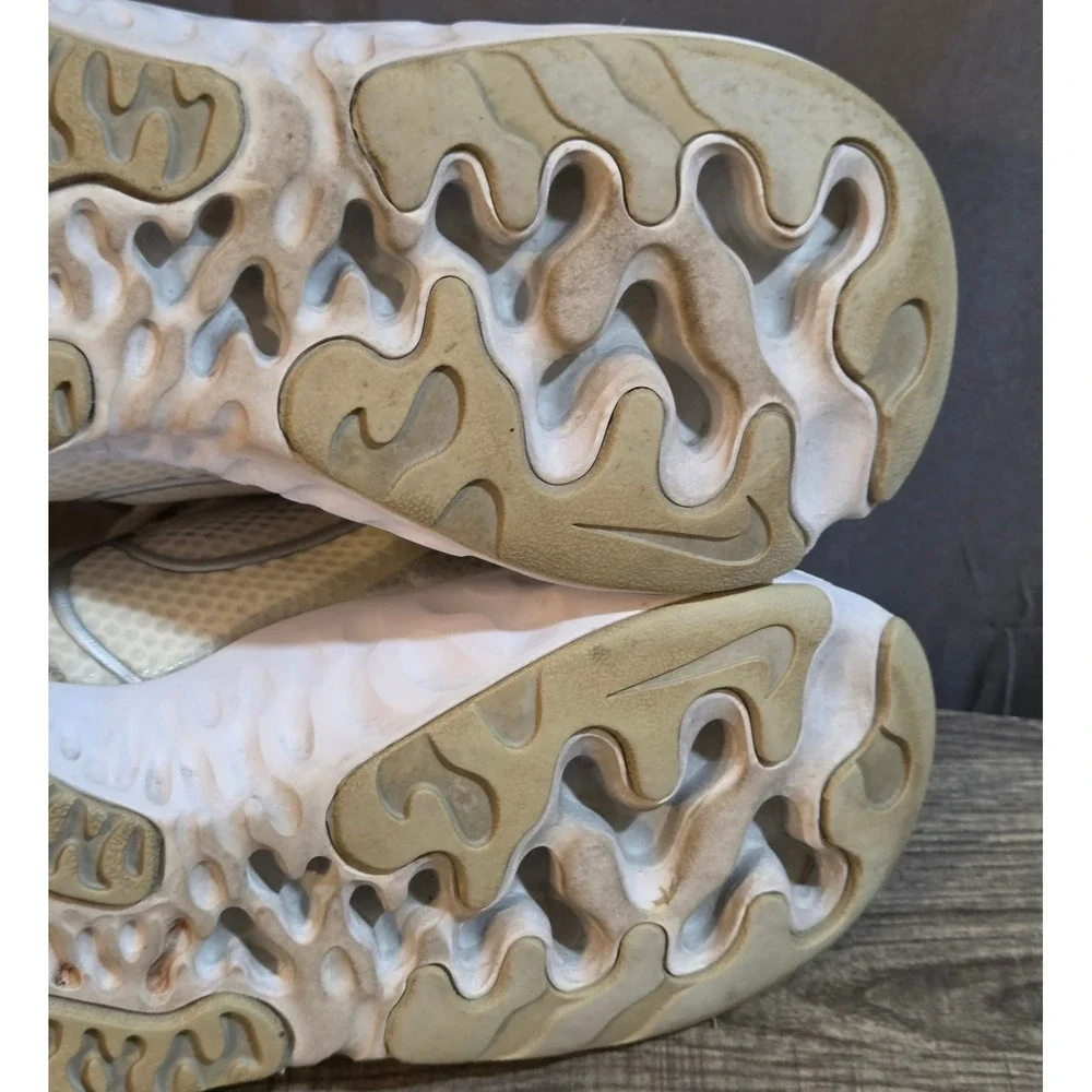 Nike pics staining receive